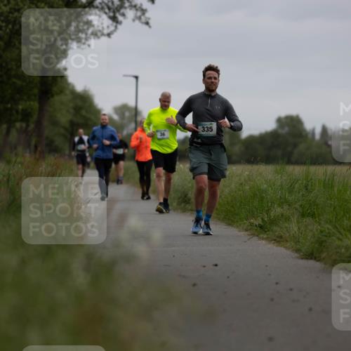 04.05.2025 - 8. Wedeler Halbmarathon Michael Strokosch http://msf.ph/oto/7816646 04.05.2025 11:16:15 Laufen 335, 36 meine-sportfotos.de