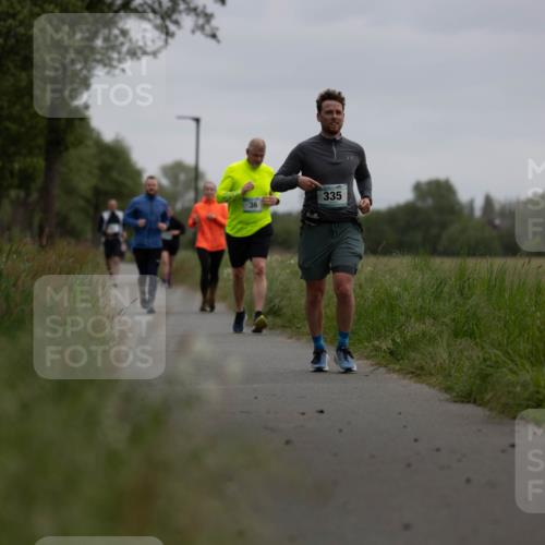04.05.2025 - 8. Wedeler Halbmarathon Michael Strokosch http://msf.ph/oto/7816647 04.05.2025 11:16:15 Laufen 335, 36 meine-sportfotos.de