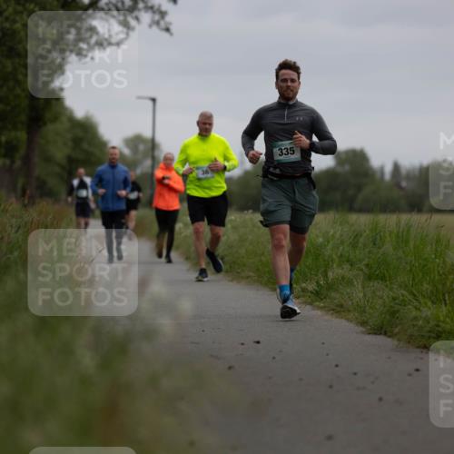 04.05.2025 - 8. Wedeler Halbmarathon Michael Strokosch http://msf.ph/oto/7816649 04.05.2025 11:16:16 Laufen 335 meine-sportfotos.de