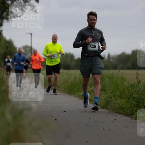 04.05.2025 - 8. Wedeler Halbmarathon Michael Strokosch http://msf.ph/oto/7816653 04.05.2025 11:16:17 Laufen 335 meine-sportfotos.de