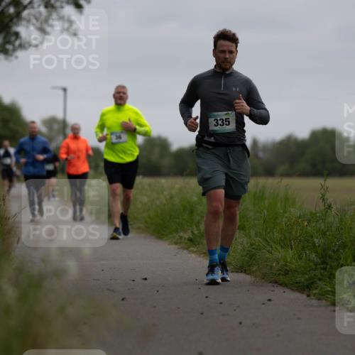 04.05.2025 - 8. Wedeler Halbmarathon Michael Strokosch http://msf.ph/oto/7816654 04.05.2025 11:16:17 Laufen 335 meine-sportfotos.de