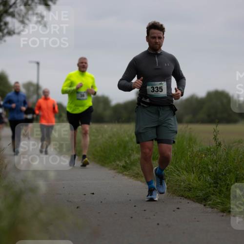 04.05.2025 - 8. Wedeler Halbmarathon Michael Strokosch http://msf.ph/oto/7816655 04.05.2025 11:16:17 Laufen 335 meine-sportfotos.de