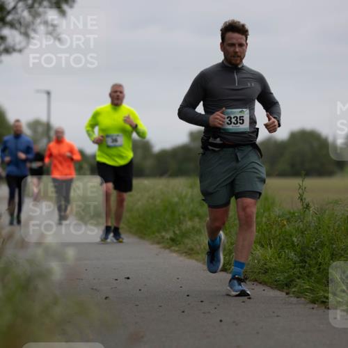04.05.2025 - 8. Wedeler Halbmarathon Michael Strokosch http://msf.ph/oto/7816656 04.05.2025 11:16:18 Laufen 335 meine-sportfotos.de