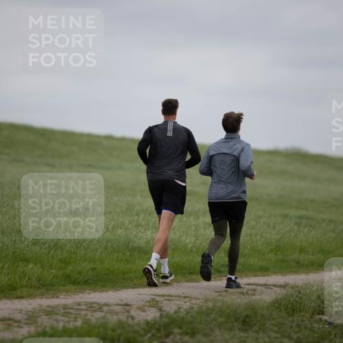 04.05.2025 - 8. Wedeler Halbmarathon Michael Strokosch http://msf.ph/oto/7816685 04.05.2025 11:31:36 Laufen  meine-sportfotos.de