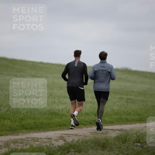 04.05.2025 - 8. Wedeler Halbmarathon Michael Strokosch http://msf.ph/oto/7816686 04.05.2025 11:31:36 Laufen  meine-sportfotos.de