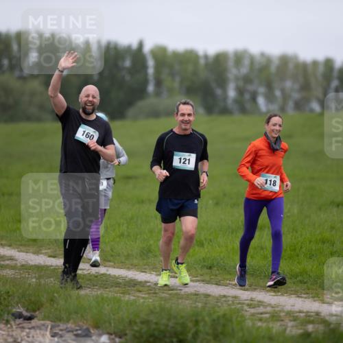 04.05.2025 - 8. Wedeler Halbmarathon Michael Strokosch http://msf.ph/oto/7816701 04.05.2025 11:31:58 Laufen 335, 160, 121, 118, 9 meine-sportfotos.de