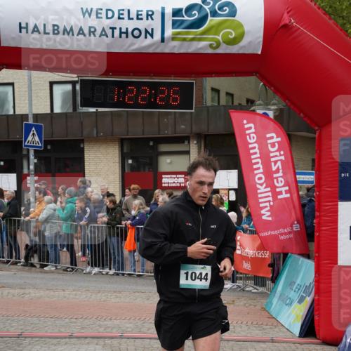 04.05.2025 - 8. Wedeler Halbmarathon Felixshl http://msf.ph/oto/7816786 04.05.2025 11:22:24 Ziel 1044, 1212 meine-sportfotos.de
