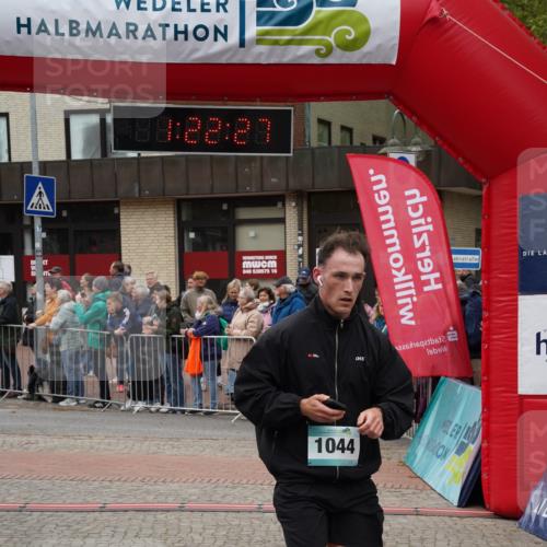 04.05.2025 - 8. Wedeler Halbmarathon Felixshl http://msf.ph/oto/7816787 04.05.2025 11:22:25 Ziel 778, 1044, 1212 meine-sportfotos.de