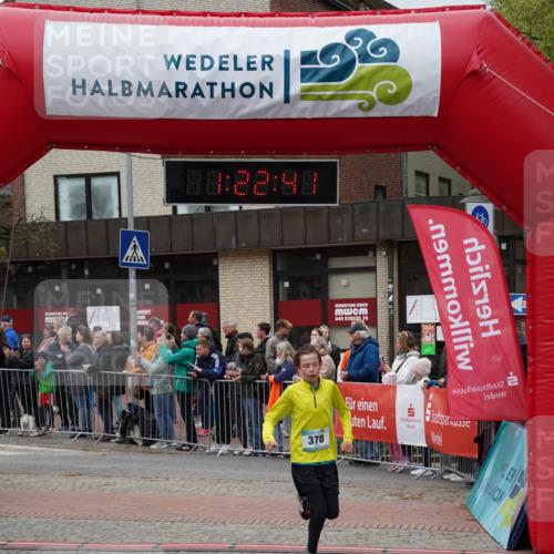04.05.2025 - 8. Wedeler Halbmarathon Felixshl http://msf.ph/oto/7816800 04.05.2025 11:22:39 Ziel 378, 613 meine-sportfotos.de