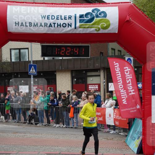 04.05.2025 - 8. Wedeler Halbmarathon Felixshl http://msf.ph/oto/7816801 04.05.2025 11:22:39 Ziel 378, 613 meine-sportfotos.de