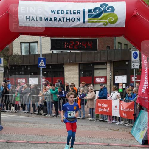 04.05.2025 - 8. Wedeler Halbmarathon Felixshl http://msf.ph/oto/7816808 04.05.2025 11:22:42 Ziel 378, 613 meine-sportfotos.de