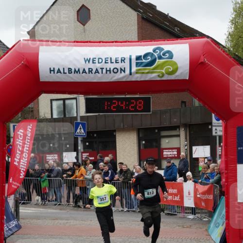 04.05.2025 - 8. Wedeler Halbmarathon Felixshl http://msf.ph/oto/7816905 04.05.2025 11:24:26 Ziel 357, 812 meine-sportfotos.de