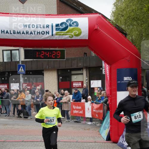 04.05.2025 - 8. Wedeler Halbmarathon Felixshl http://msf.ph/oto/7816910 04.05.2025 11:24:27 Ziel 357, 812 meine-sportfotos.de