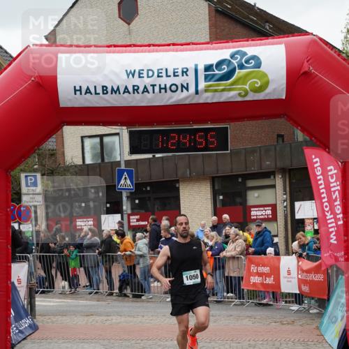 04.05.2025 - 8. Wedeler Halbmarathon Felixshl http://msf.ph/oto/7816955 04.05.2025 11:24:53 Ziel 416, 1050, 1126 meine-sportfotos.de