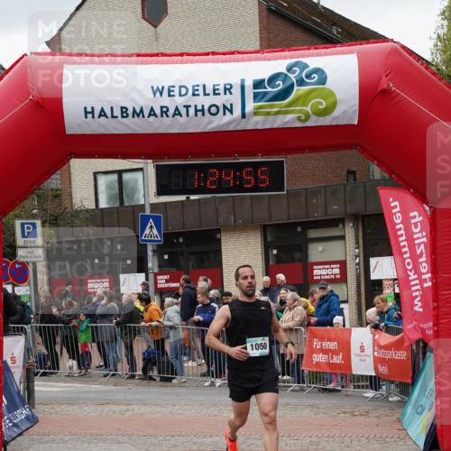 04.05.2025 - 8. Wedeler Halbmarathon Felixshl http://msf.ph/oto/7816956 04.05.2025 11:24:53 Ziel 416, 1050, 1126 meine-sportfotos.de