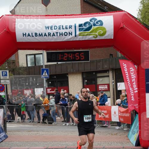 04.05.2025 - 8. Wedeler Halbmarathon Felixshl http://msf.ph/oto/7816957 04.05.2025 11:24:53 Ziel 416, 1050, 1126 meine-sportfotos.de