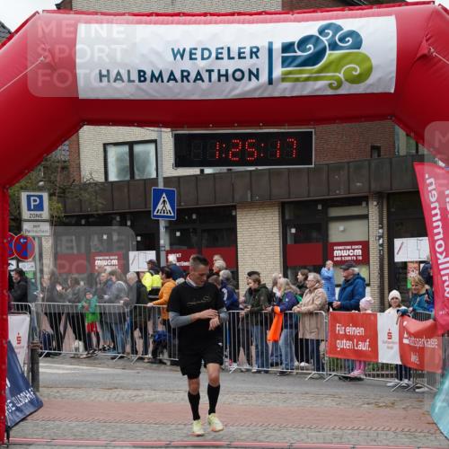 04.05.2025 - 8. Wedeler Halbmarathon Felixshl http://msf.ph/oto/7816979 04.05.2025 11:25:15 Ziel 1074 meine-sportfotos.de