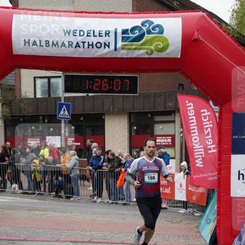04.05.2025 - 8. Wedeler Halbmarathon Felixshl http://msf.ph/oto/7817025 04.05.2025 11:26:05 Ziel 166, 1123 meine-sportfotos.de