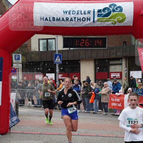 04.05.2025 - 8. Wedeler Halbmarathon Felixshl http://msf.ph/oto/7817038 04.05.2025 11:26:12 Ziel 801, 825, 978, 1123 meine-sportfotos.de
