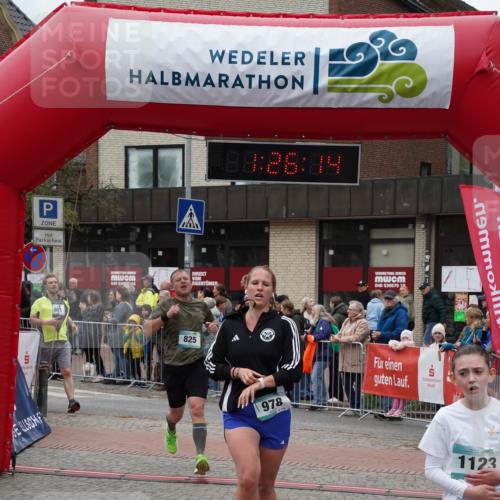 04.05.2025 - 8. Wedeler Halbmarathon Felixshl http://msf.ph/oto/7817041 04.05.2025 11:26:13 Ziel 801, 825, 978, 1123 meine-sportfotos.de