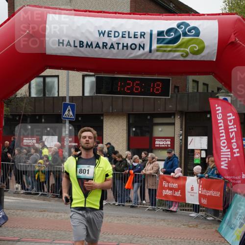 04.05.2025 - 8. Wedeler Halbmarathon Felixshl http://msf.ph/oto/7817049 04.05.2025 11:26:16 Ziel 801, 825, 978 meine-sportfotos.de