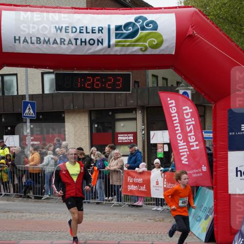 04.05.2025 - 8. Wedeler Halbmarathon Felixshl http://msf.ph/oto/7817059 04.05.2025 11:26:21 Ziel 482, 485, 801, 923 meine-sportfotos.de