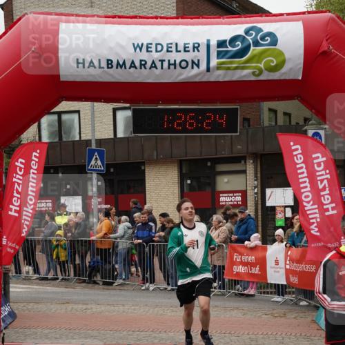 04.05.2025 - 8. Wedeler Halbmarathon Felixshl http://msf.ph/oto/7817064 04.05.2025 11:26:23 Ziel 482, 485, 923 meine-sportfotos.de
