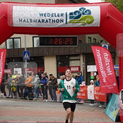 04.05.2025 - 8. Wedeler Halbmarathon Felixshl http://msf.ph/oto/7817066 04.05.2025 11:26:23 Ziel 482, 485, 923 meine-sportfotos.de