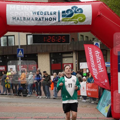 04.05.2025 - 8. Wedeler Halbmarathon Felixshl http://msf.ph/oto/7817068 04.05.2025 11:26:23 Ziel 482, 485, 923 meine-sportfotos.de
