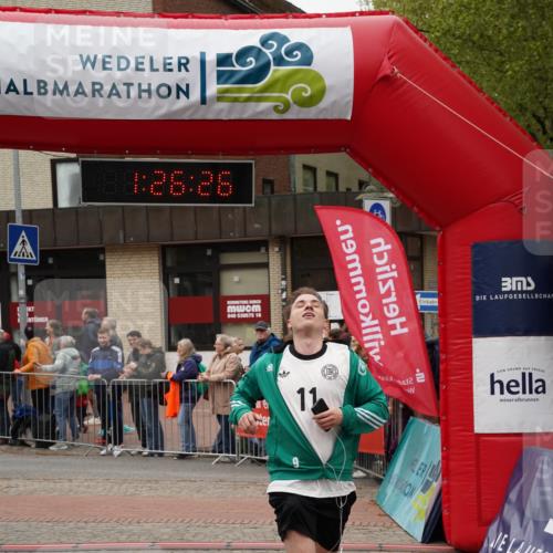 04.05.2025 - 8. Wedeler Halbmarathon Felixshl http://msf.ph/oto/7817071 04.05.2025 11:26:24 Ziel 482, 485, 923 meine-sportfotos.de