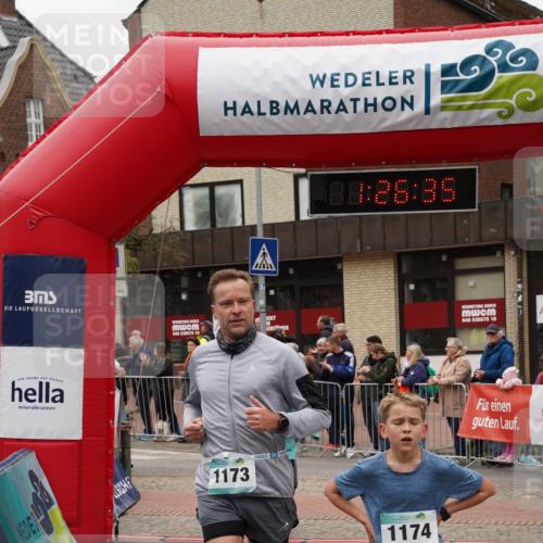 04.05.2025 - 8. Wedeler Halbmarathon Felixshl http://msf.ph/oto/7817085 04.05.2025 11:26:33 Ziel 957, 1173, 1174, 1188 meine-sportfotos.de