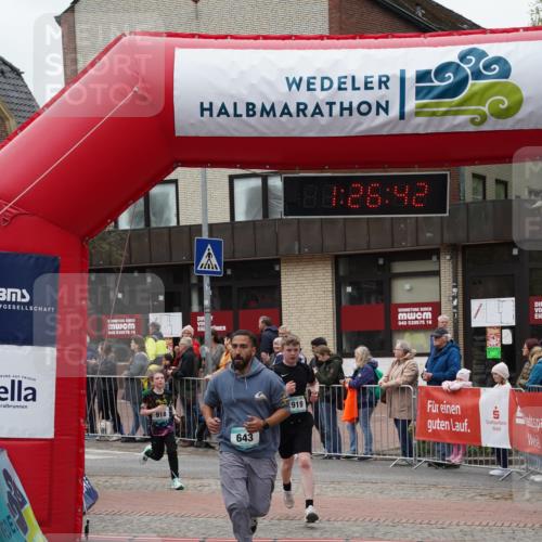 04.05.2025 - 8. Wedeler Halbmarathon Felixshl http://msf.ph/oto/7817093 04.05.2025 11:26:40 Ziel 643, 918, 919, 957, 1188 meine-sportfotos.de
