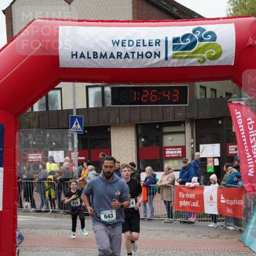04.05.2025 - 8. Wedeler Halbmarathon Felixshl http://msf.ph/oto/7817096 04.05.2025 11:26:41 Ziel 643, 918, 919, 957 meine-sportfotos.de