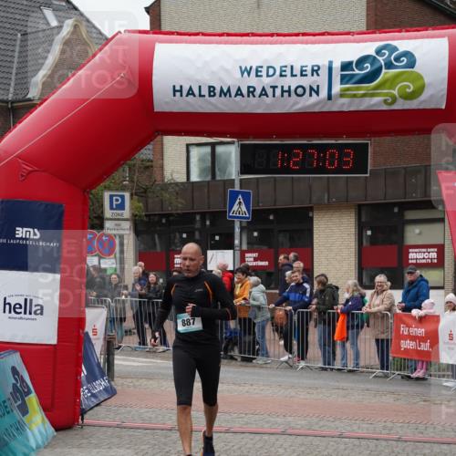 04.05.2025 - 8. Wedeler Halbmarathon Felixshl http://msf.ph/oto/7817113 04.05.2025 11:27:01 Ziel 887, 1100 meine-sportfotos.de