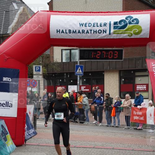 04.05.2025 - 8. Wedeler Halbmarathon Felixshl http://msf.ph/oto/7817114 04.05.2025 11:27:01 Ziel 887, 1100 meine-sportfotos.de