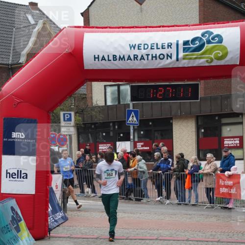 04.05.2025 - 8. Wedeler Halbmarathon Felixshl http://msf.ph/oto/7817119 04.05.2025 11:27:09 Ziel 303, 352 meine-sportfotos.de