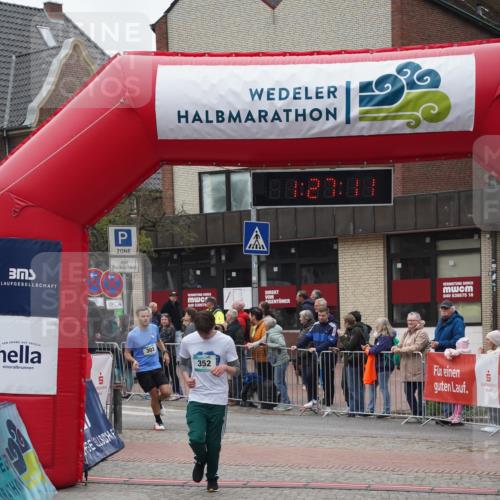 04.05.2025 - 8. Wedeler Halbmarathon Felixshl http://msf.ph/oto/7817120 04.05.2025 11:27:09 Ziel 303, 352 meine-sportfotos.de