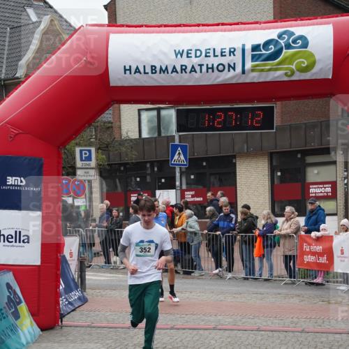 04.05.2025 - 8. Wedeler Halbmarathon Felixshl http://msf.ph/oto/7817124 04.05.2025 11:27:10 Ziel 303, 352 meine-sportfotos.de