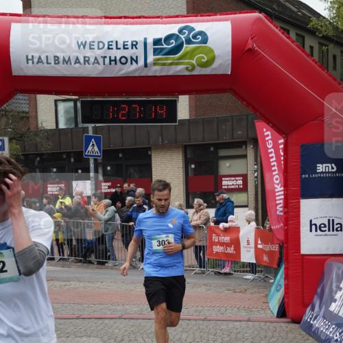 04.05.2025 - 8. Wedeler Halbmarathon Felixshl http://msf.ph/oto/7817129 04.05.2025 11:27:12 Ziel 303, 352 meine-sportfotos.de
