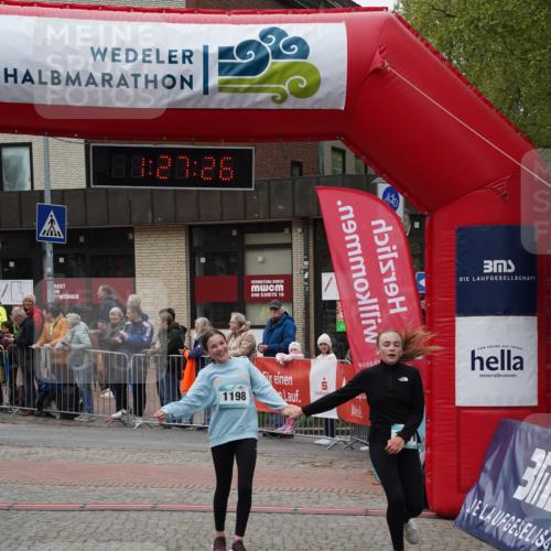 04.05.2025 - 8. Wedeler Halbmarathon Felixshl http://msf.ph/oto/7817158 04.05.2025 11:27:24 Ziel 1038, 1198, 1201 meine-sportfotos.de