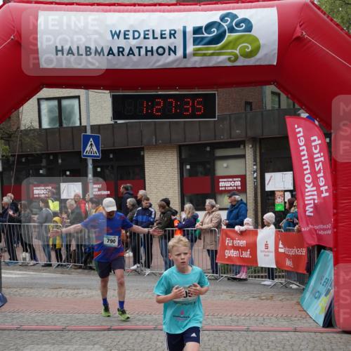 04.05.2025 - 8. Wedeler Halbmarathon Felixshl http://msf.ph/oto/7817175 04.05.2025 11:27:33 Ziel 674, 705, 790 meine-sportfotos.de