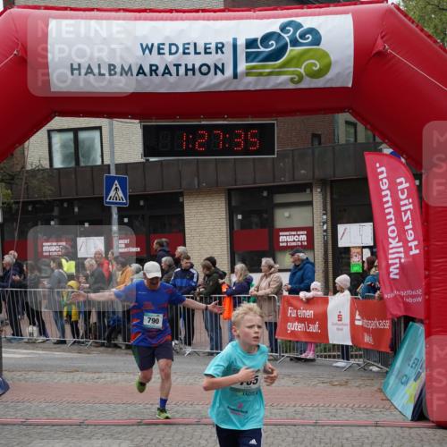 04.05.2025 - 8. Wedeler Halbmarathon Felixshl http://msf.ph/oto/7817176 04.05.2025 11:27:33 Ziel 674, 705, 790 meine-sportfotos.de
