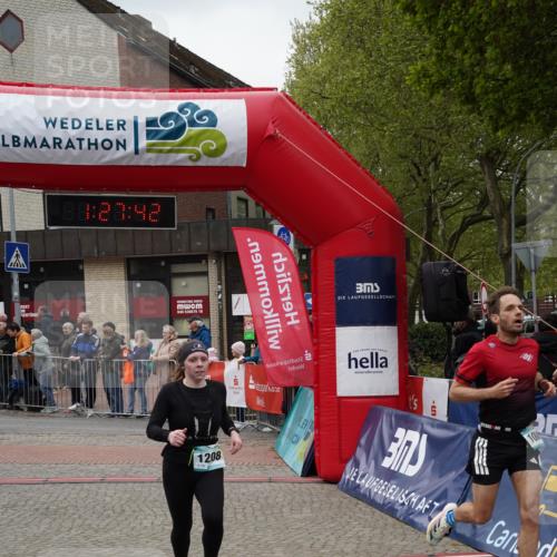 04.05.2025 - 8. Wedeler Halbmarathon Felixshl http://msf.ph/oto/7817195 04.05.2025 11:27:40 Ziel 790, 862, 1081, 1208 meine-sportfotos.de