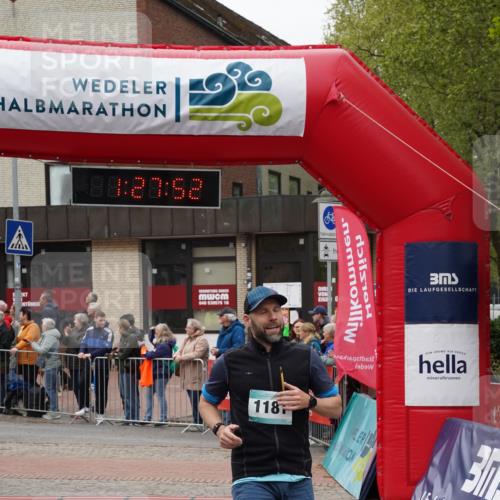 04.05.2025 - 8. Wedeler Halbmarathon Felixshl http://msf.ph/oto/7817215 04.05.2025 11:27:50 Ziel 1181 meine-sportfotos.de