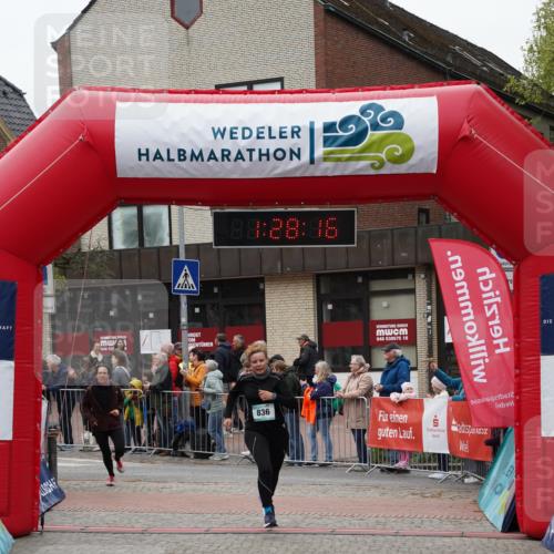 04.05.2025 - 8. Wedeler Halbmarathon Felixshl http://msf.ph/oto/7817240 04.05.2025 11:28:14 Ziel 372, 836, 1195 meine-sportfotos.de