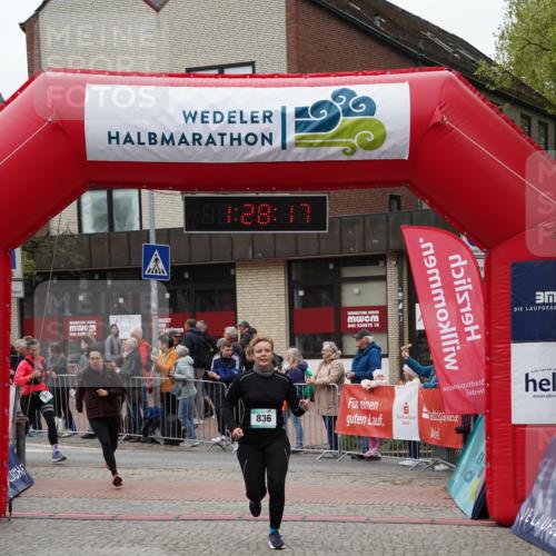 04.05.2025 - 8. Wedeler Halbmarathon Felixshl http://msf.ph/oto/7817243 04.05.2025 11:28:15 Ziel 372, 836, 1195 meine-sportfotos.de