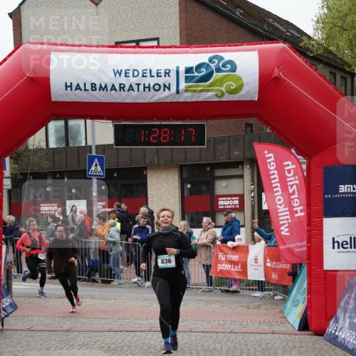 04.05.2025 - 8. Wedeler Halbmarathon Felixshl http://msf.ph/oto/7817244 04.05.2025 11:28:15 Ziel 372, 836, 1195 meine-sportfotos.de