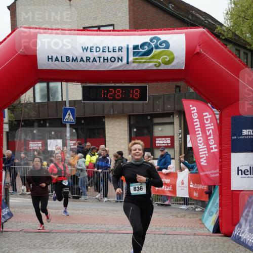 04.05.2025 - 8. Wedeler Halbmarathon Felixshl http://msf.ph/oto/7817248 04.05.2025 11:28:16 Ziel 372, 836, 1096, 1195 meine-sportfotos.de