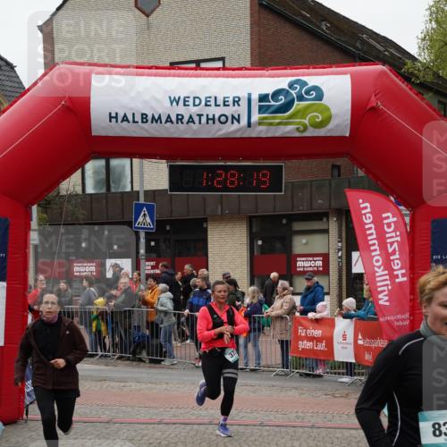 04.05.2025 - 8. Wedeler Halbmarathon Felixshl http://msf.ph/oto/7817249 04.05.2025 11:28:17 Ziel 372, 836, 1096, 1195 meine-sportfotos.de