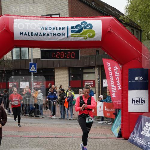 04.05.2025 - 8. Wedeler Halbmarathon Felixshl http://msf.ph/oto/7817254 04.05.2025 11:28:18 Ziel 372, 836, 1096, 1195 meine-sportfotos.de